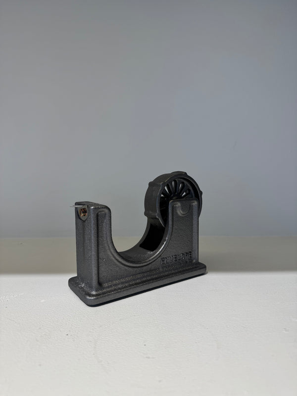 Tape dispenser