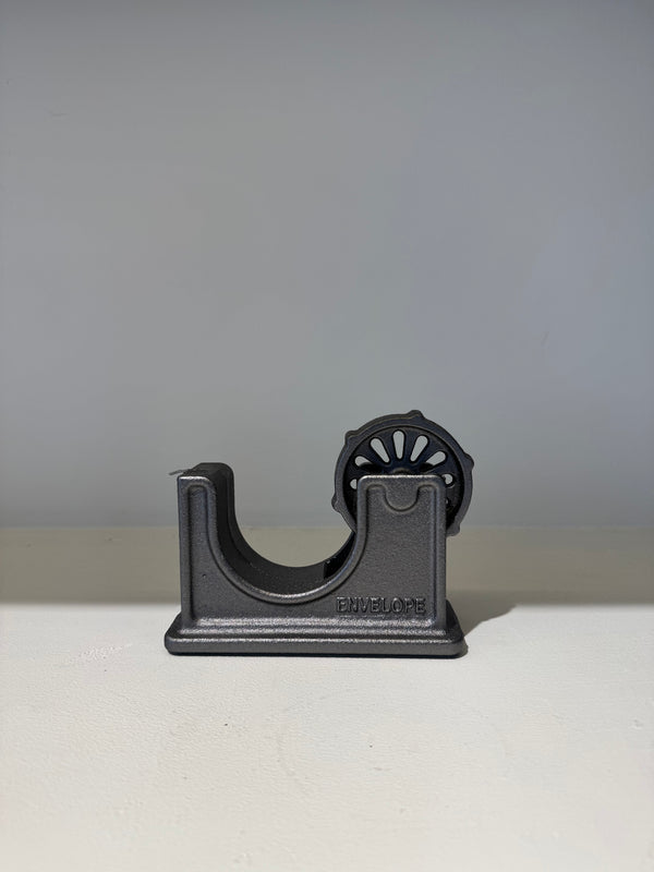 Tape dispenser